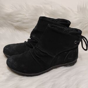 (#95) SALE! B.O.C. Born Black Suede Ankle Booties Sz.7 Hardly Worn